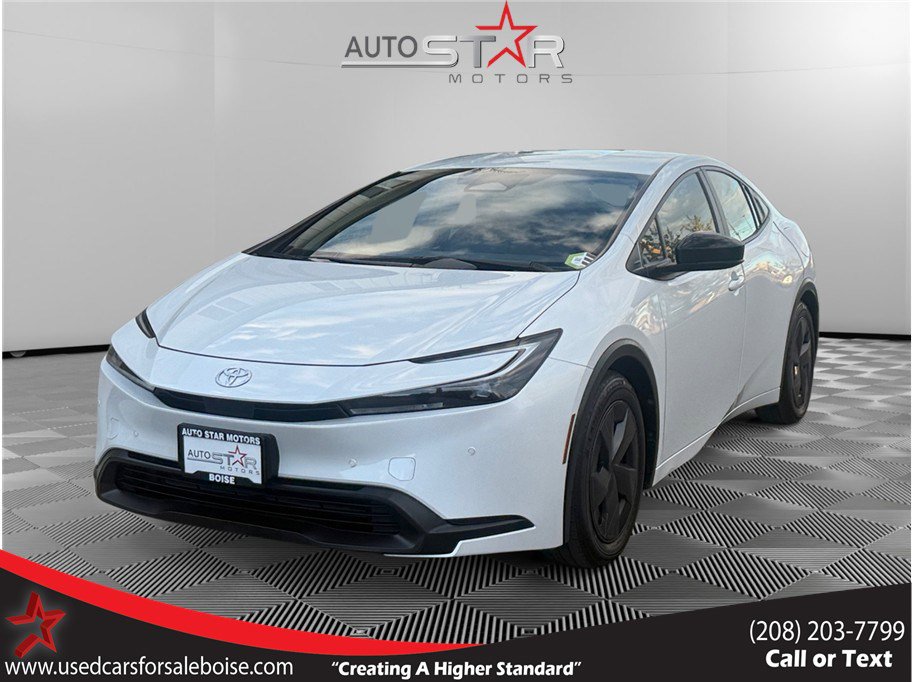 Used 2023 Toyota Prius LE image 1