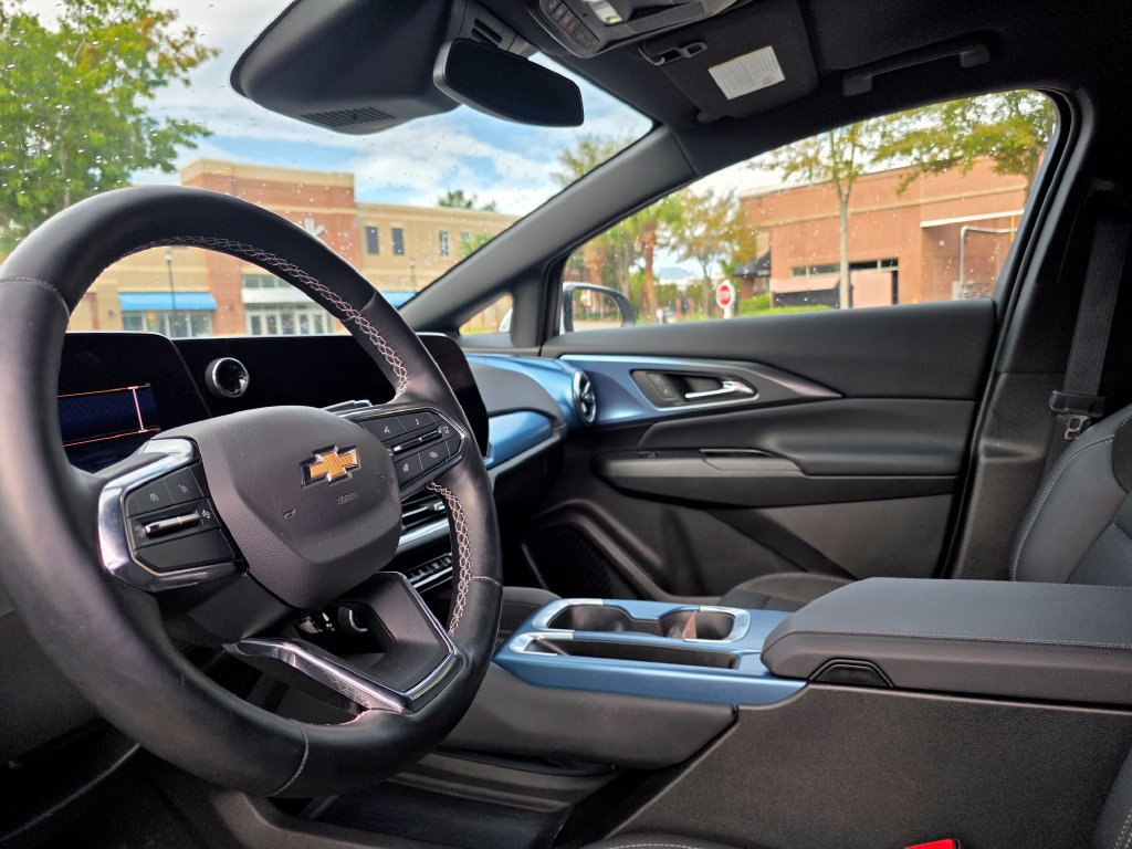 Certified 2024 Chevrolet Equinox EV LT FWD image 16