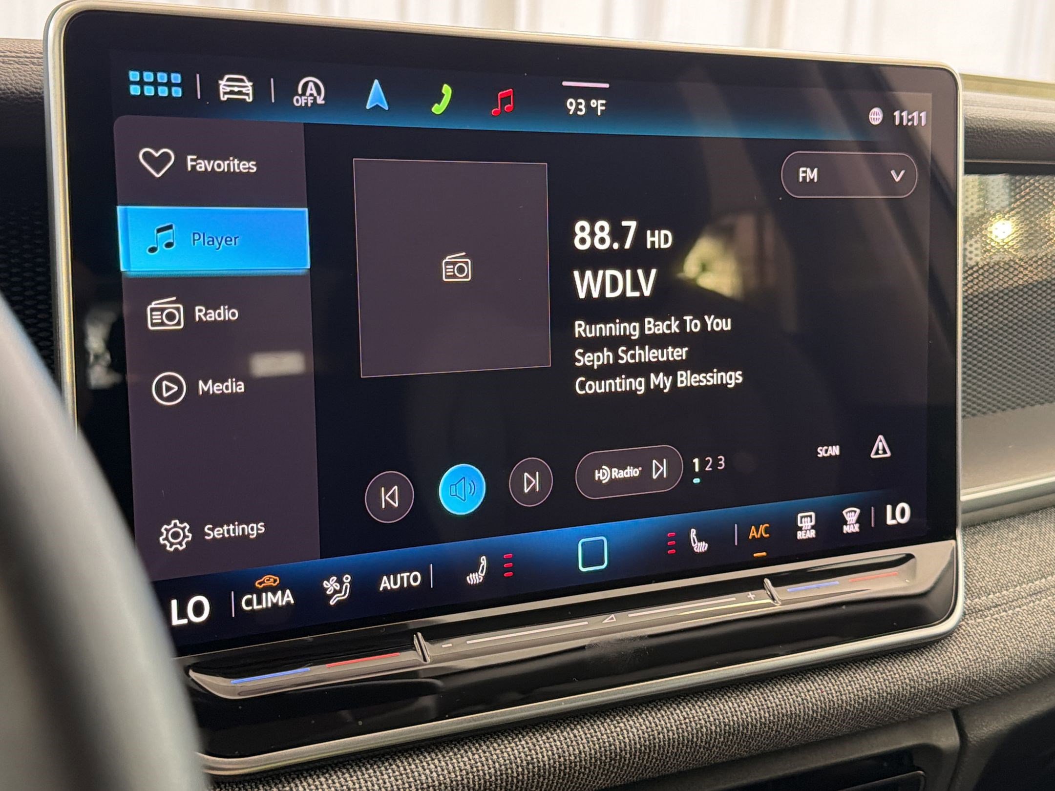 Used 2025 Volkswagen Tiguan S image 23