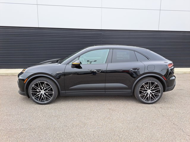 New 2026 Porsche Macan Electric RWD image 2