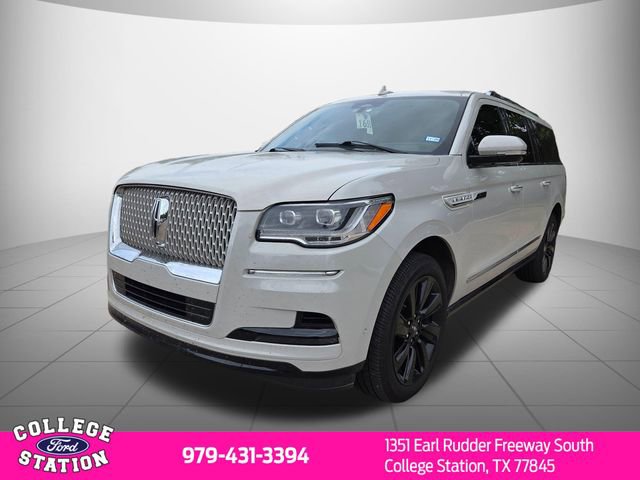 Used 2022 Lincoln Navigator L Reserve RWD image 2