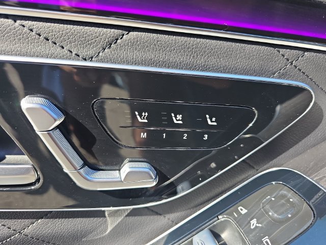Used 2022 Mercedes-Benz S 580 4MATIC Sedan w/ AMG Line Package image 32