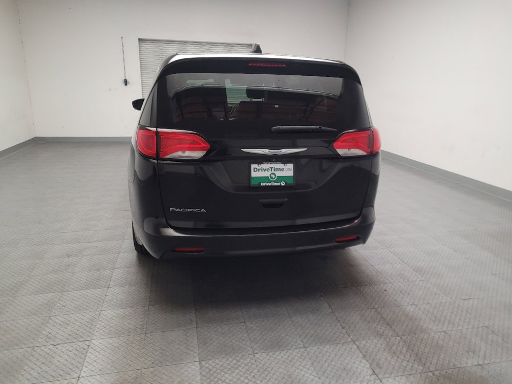 Used 2017 Chrysler Pacifica Touring FWD image 6