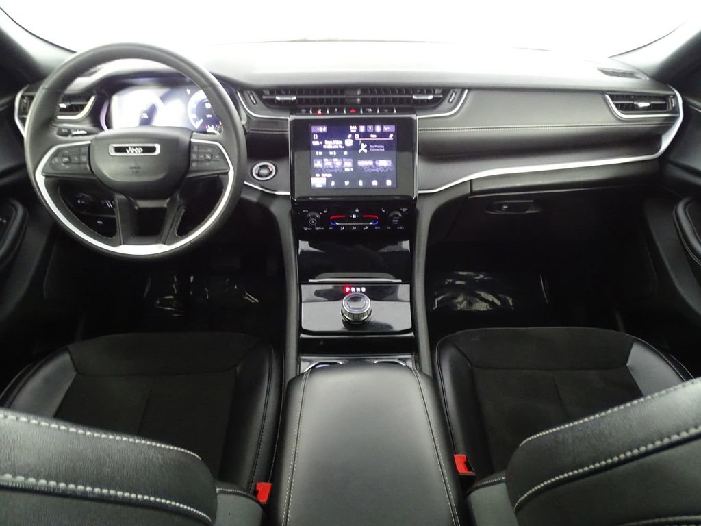 Used 2023 Jeep Grand Cherokee Altitude image 29