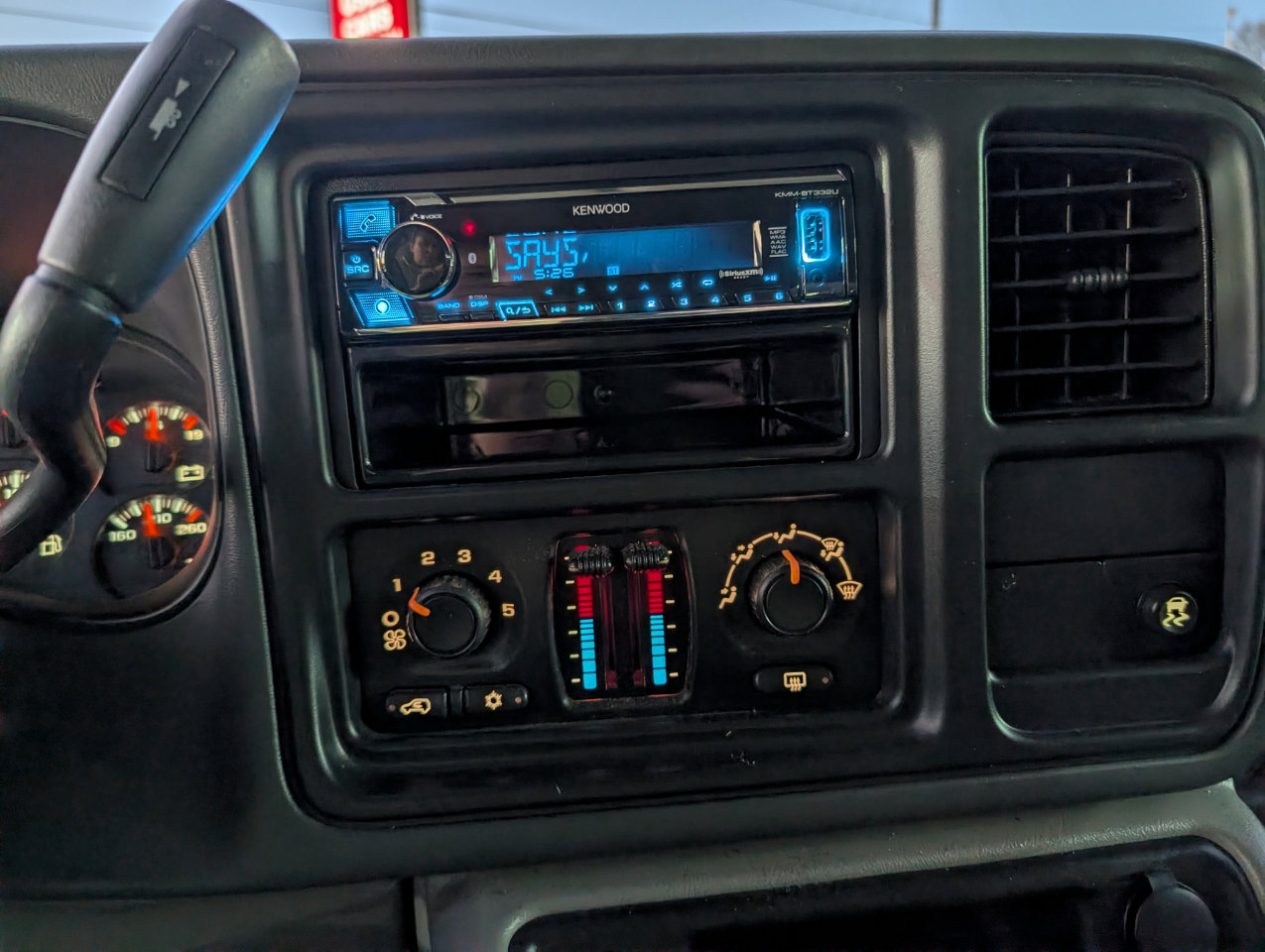 Used 2006 Chevrolet Suburban LS w/ Smart Select Package image 15