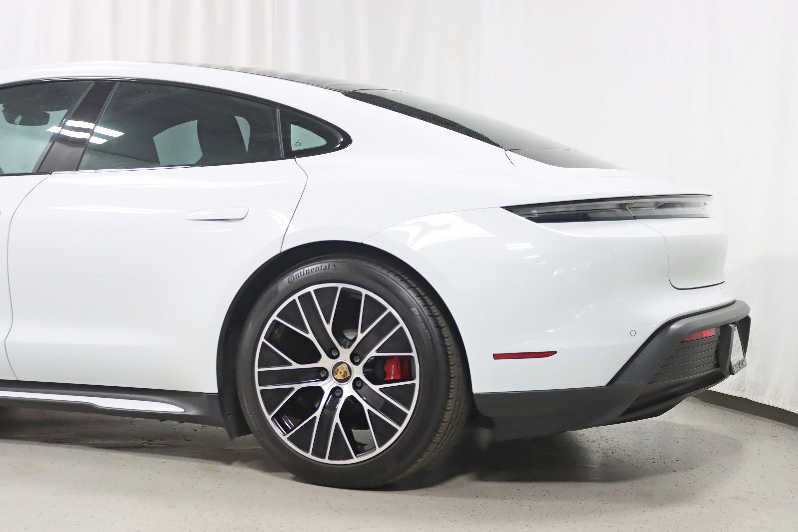 Used 2021 Porsche Taycan 4S AWD/4WD image 10