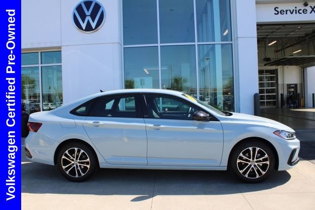 Used 2025 Volkswagen Jetta Sport image 5