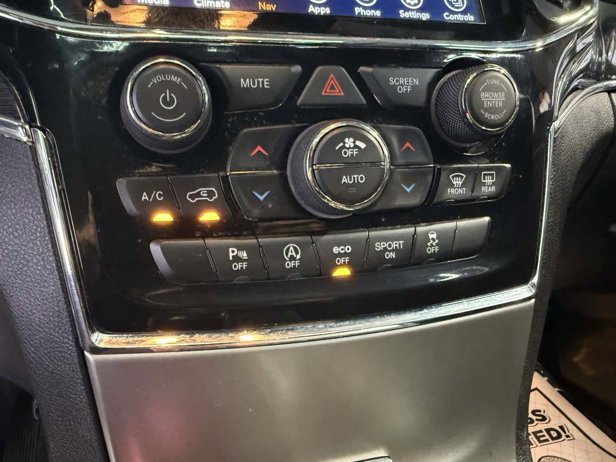 Used 2021 Jeep Grand Cherokee Trailhawk AWD/4WD image 29