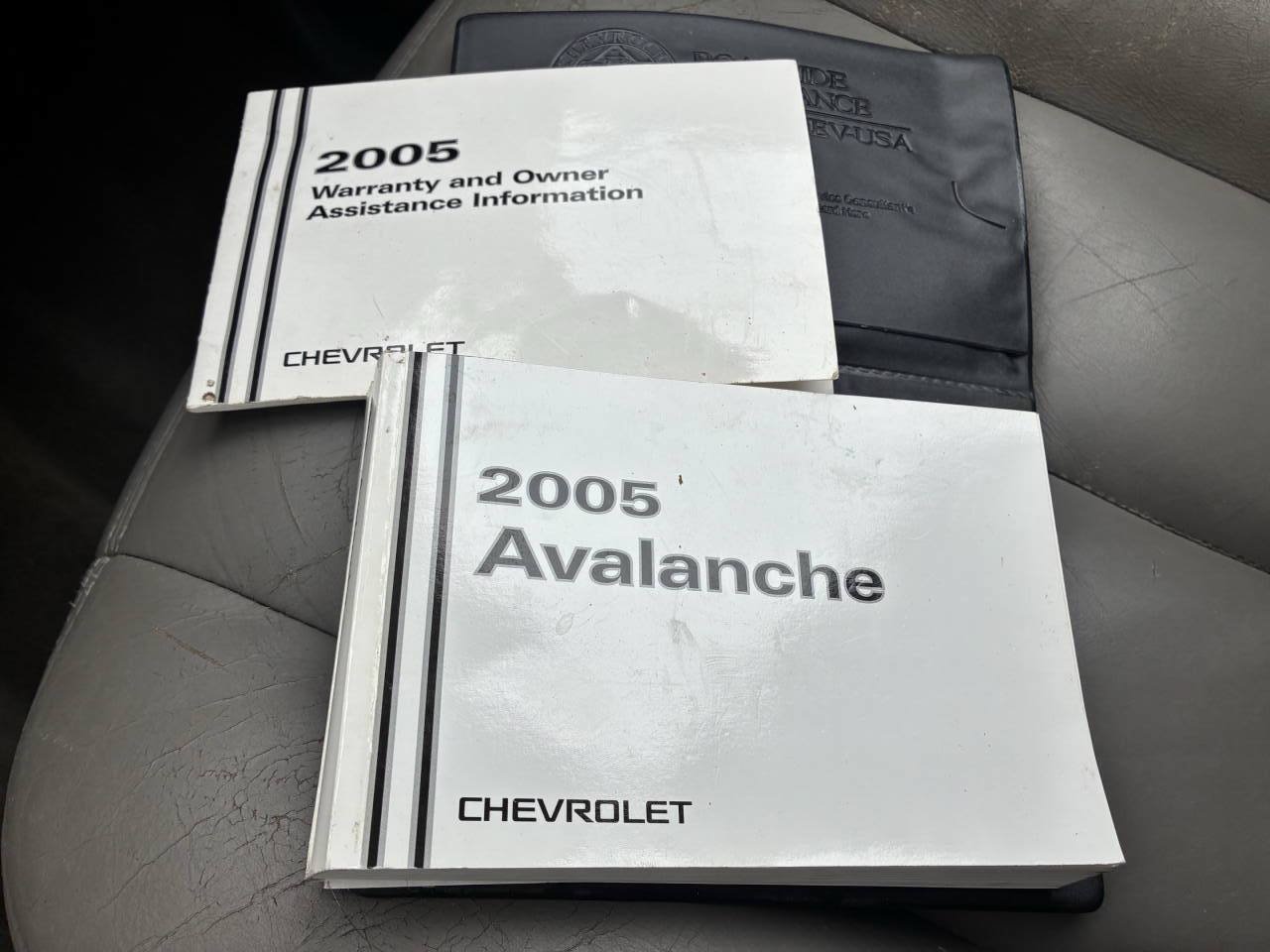 Used 2005 Chevrolet Avalanche Z71 w/ Preferred Equipment Group AWD/4WD image 23