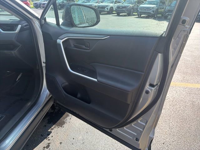 Used 2023 Toyota RAV4 LE AWD/4WD image 31