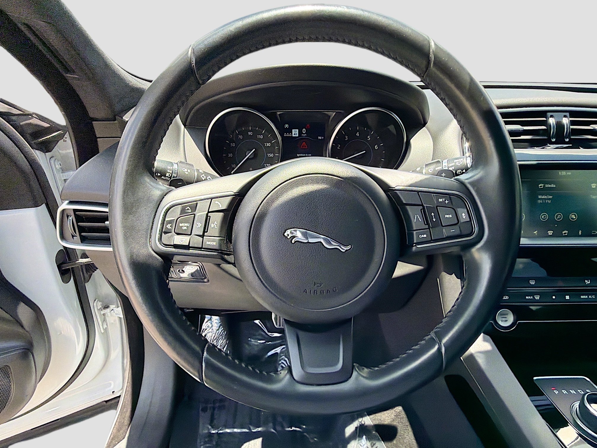 Used 2019 Jaguar F-PACE Premium AWD/4WD image 37