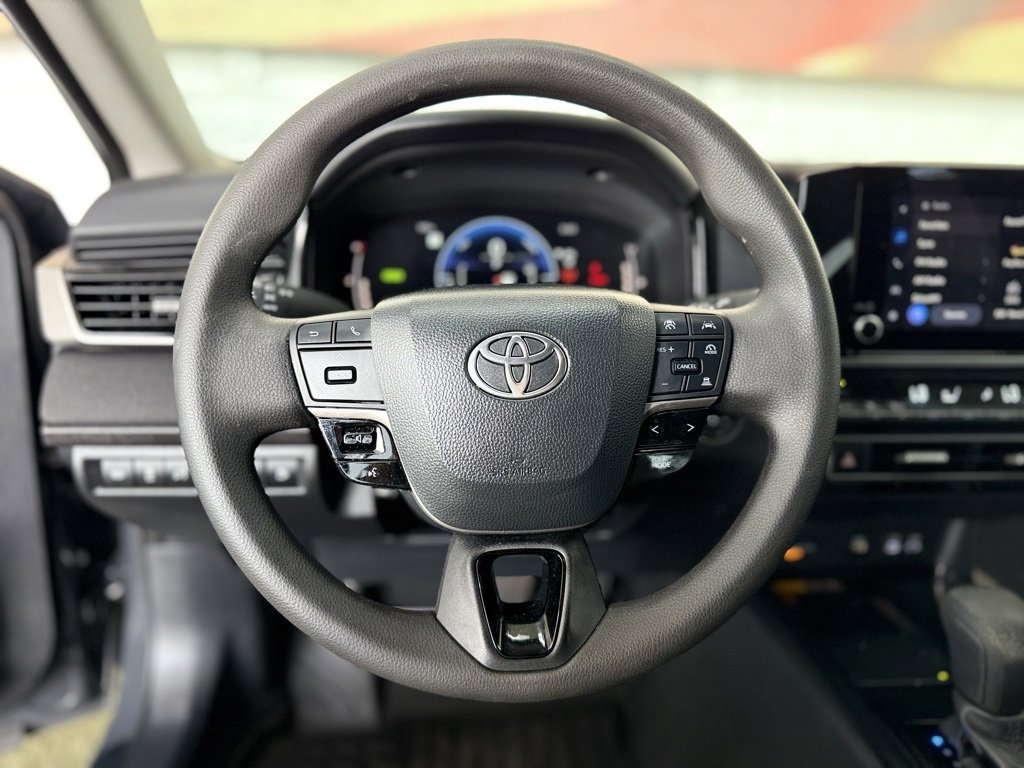 Used 2025 Toyota Camry LE image 28