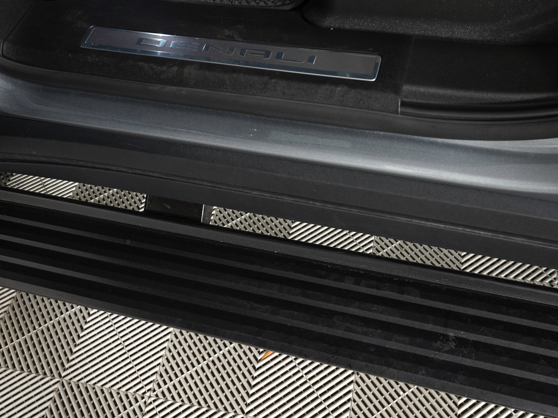 Used 2026 GMC Yukon Denali w/ Sun & Power Step Package AWD/4WD image 18