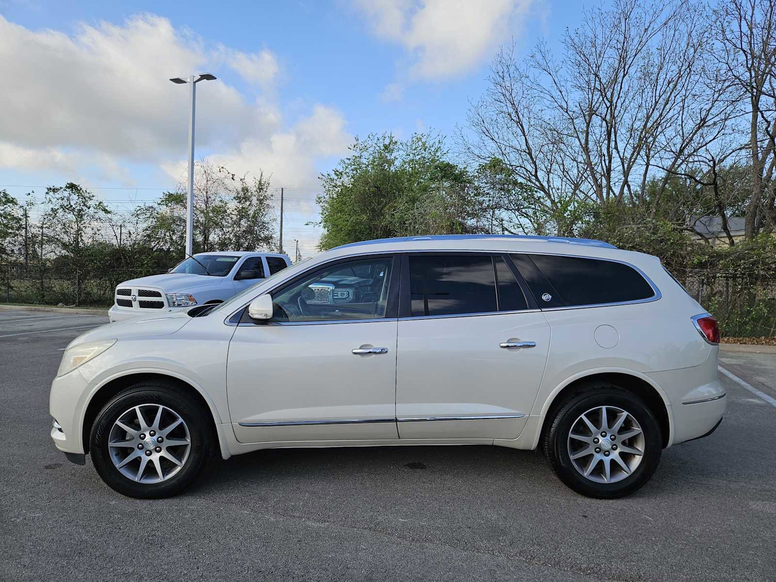 Used 2015 Buick Enclave Leather image 4