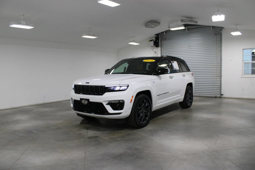 Used 2024 Jeep Grand Cherokee Summit AWD/4WD image 4