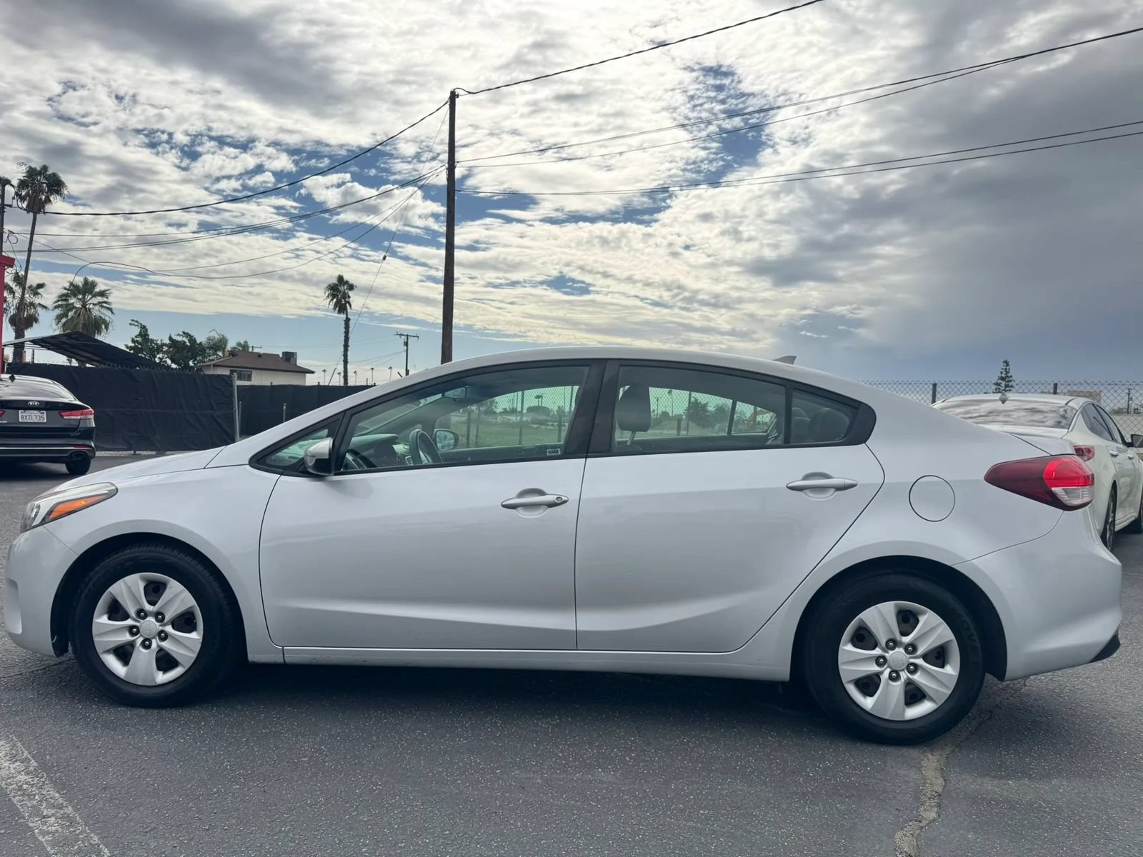 Used 2017 Kia Forte LX FWD image 3