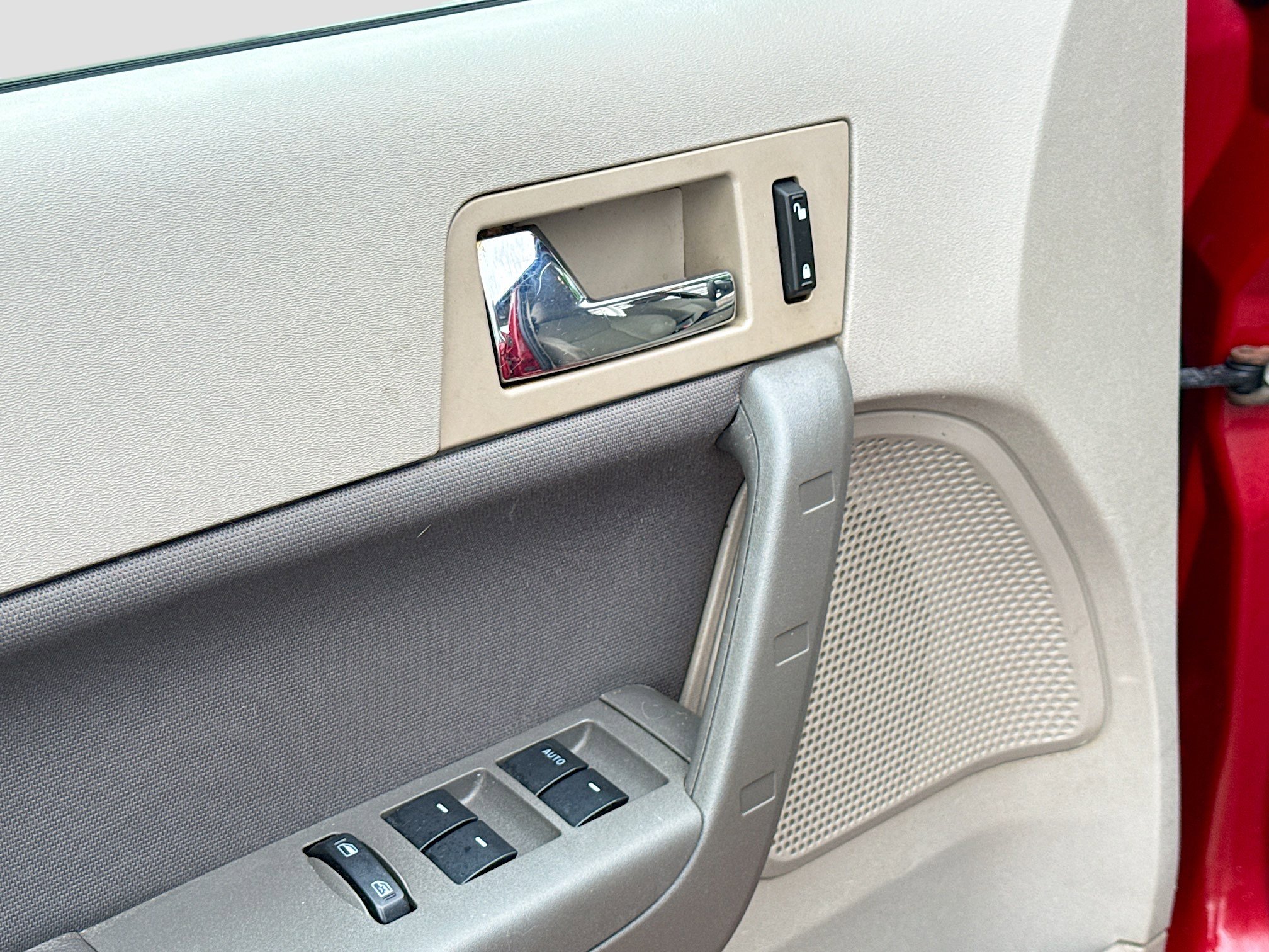 Used 2010 Ford Focus SES image 7