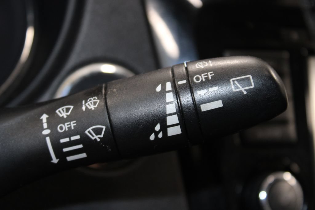 Used 2020 Nissan Rogue SV AWD/4WD image 34