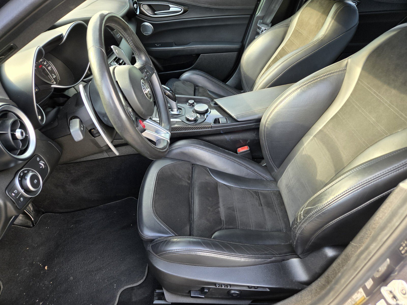 Used 2019 Alfa Romeo Giulia Quadrifoglio RWD image 10
