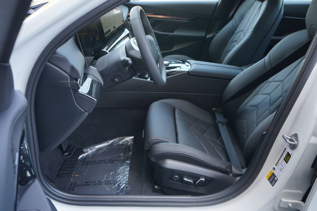 Used 2025 BMW i5 xDrive40 w/ Premium Package image 11