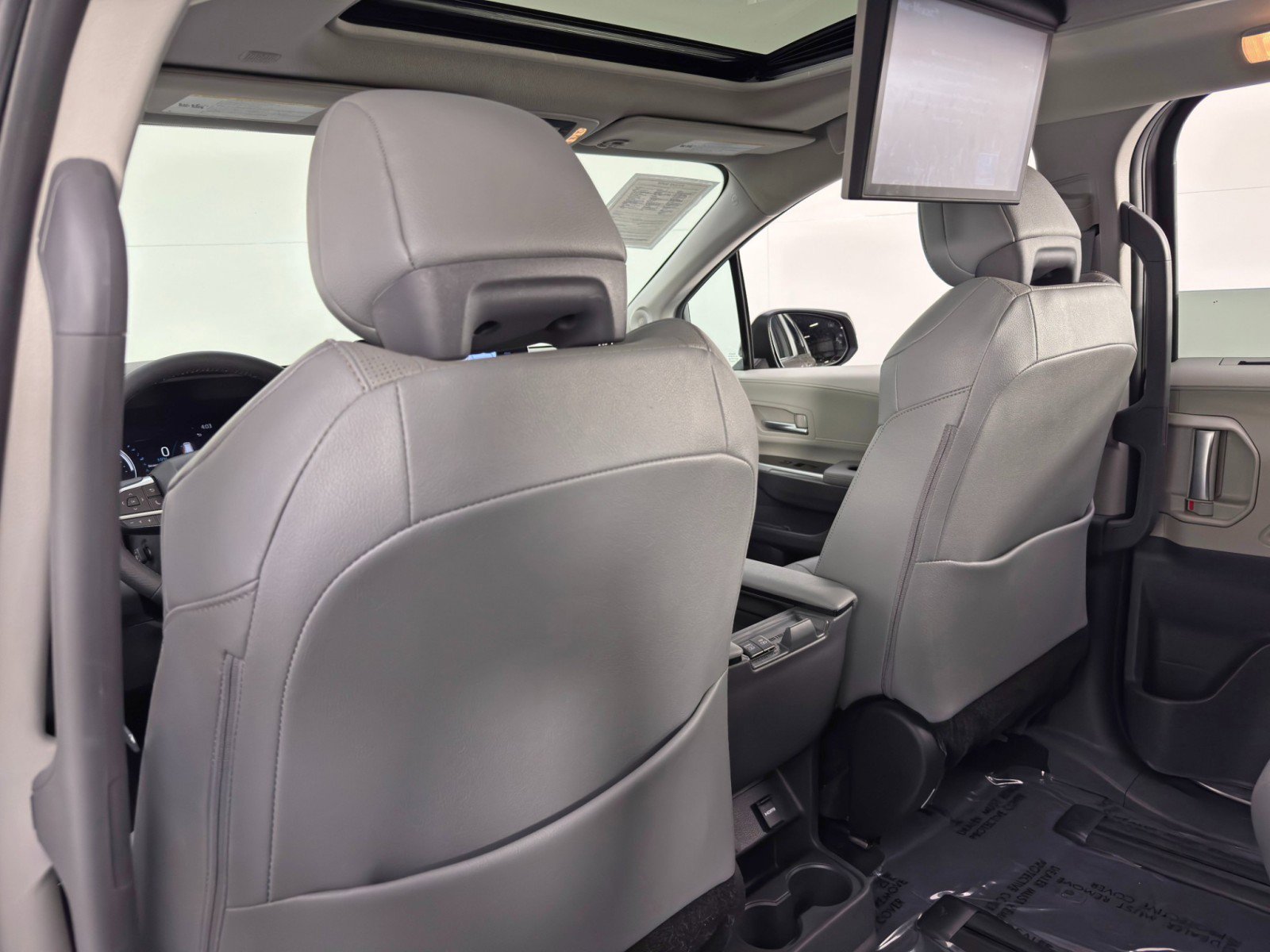 Used 2024 Toyota Sienna Limited image 40