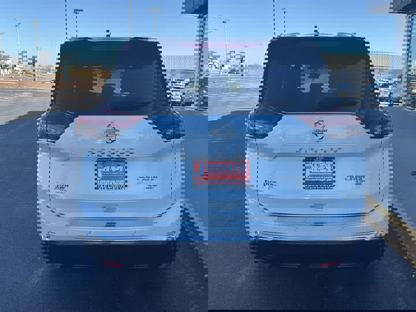 Used 2024 Nissan Rogue Platinum image 3