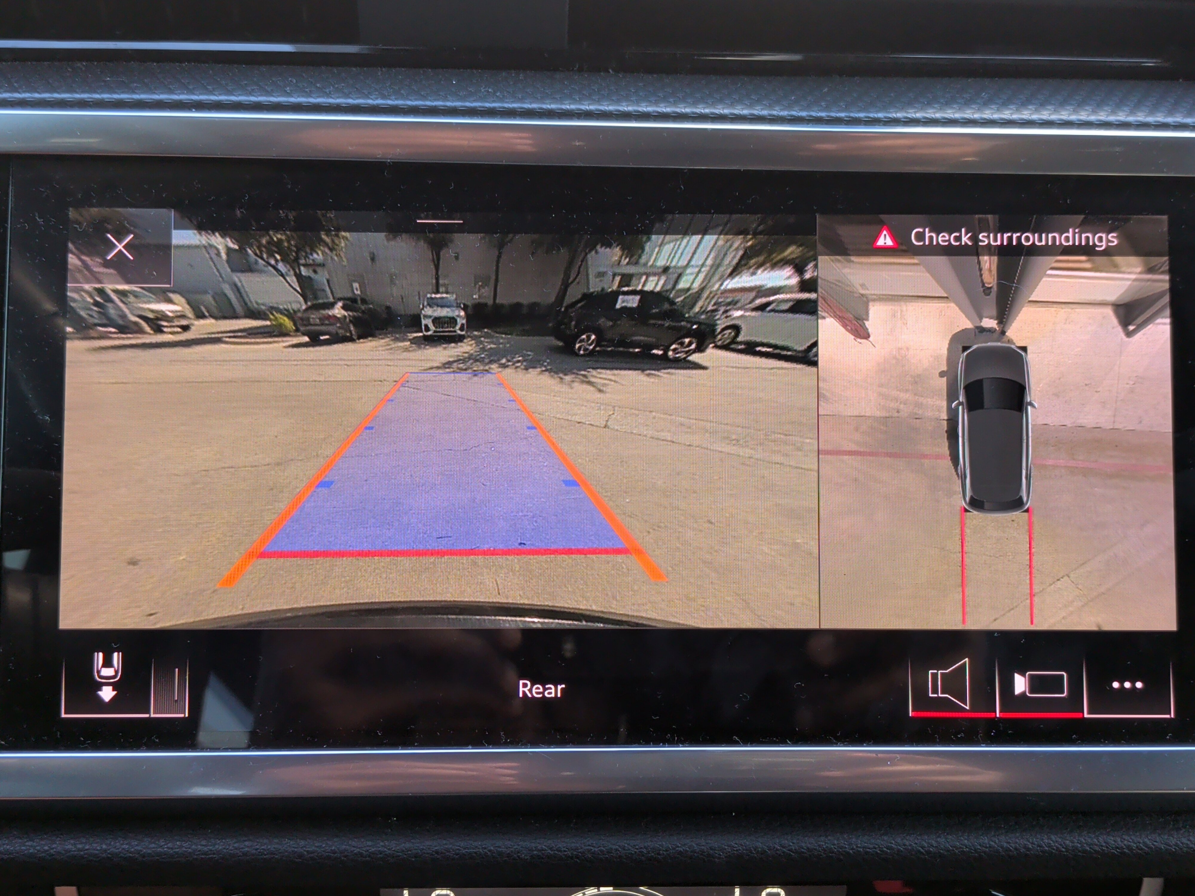 Used 2020 Audi Q3 2.0T Prestige w/ Prestige Package image 23