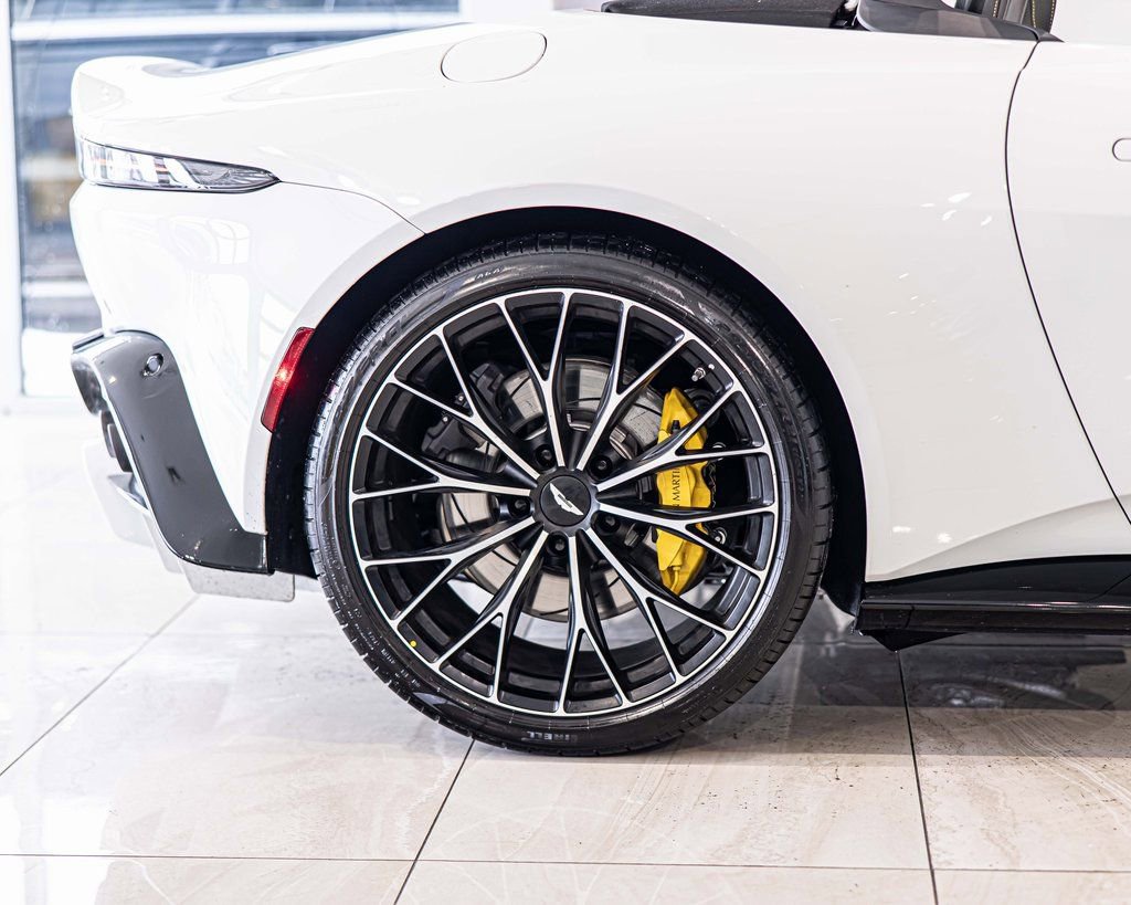 Used 2023 Aston Martin V8 Vantage Roadster image 11