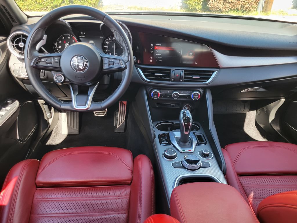 Used 2023 Alfa Romeo Giulia Veloce RWD image 4