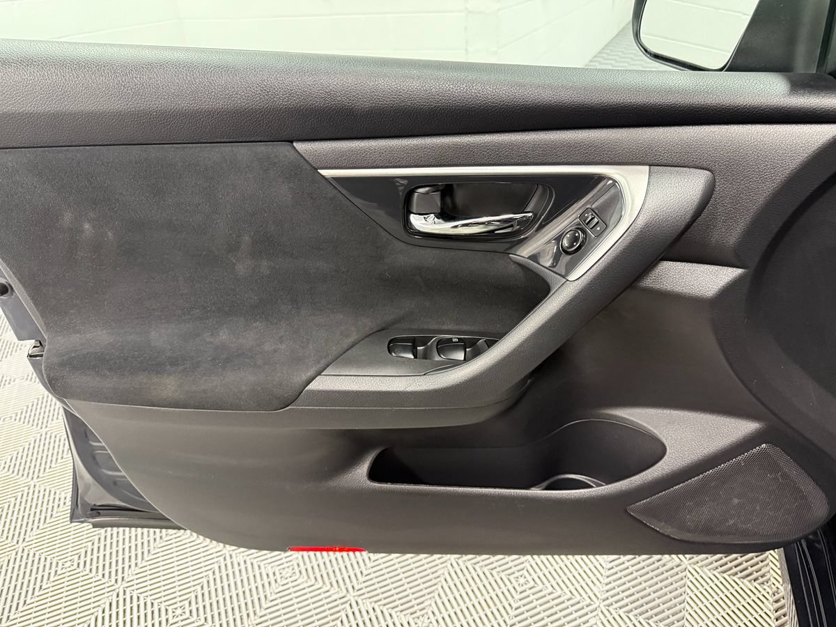 Used 2014 Nissan Altima 2.5 S FWD image 9
