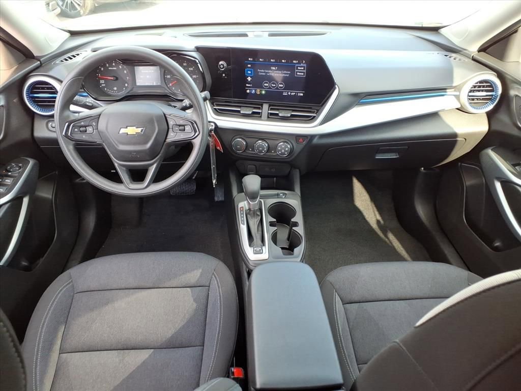 Used 2024 Chevrolet Trax LS w/ LS Convenience Package image 16