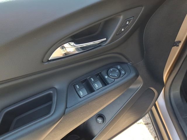 Used 2018 Chevrolet Equinox LT image 17