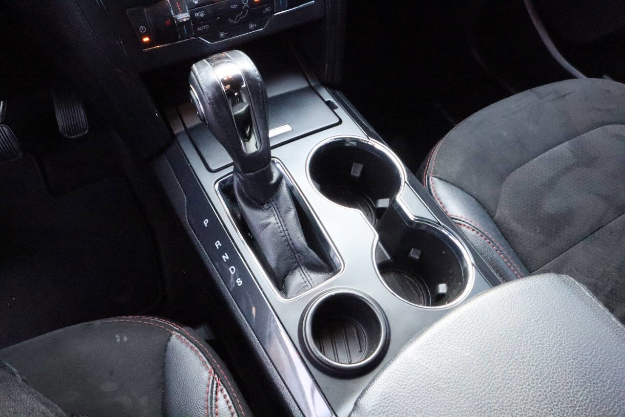 Used 2018 Ford Explorer XLT w/ Equipment Group 202A image 11