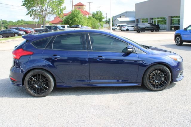 Used 2016 Ford Focus ST FWD image 4