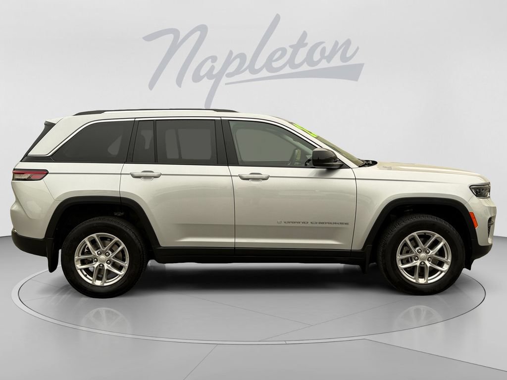Certified 2023 Jeep Grand Cherokee Laredo AWD/4WD image 9