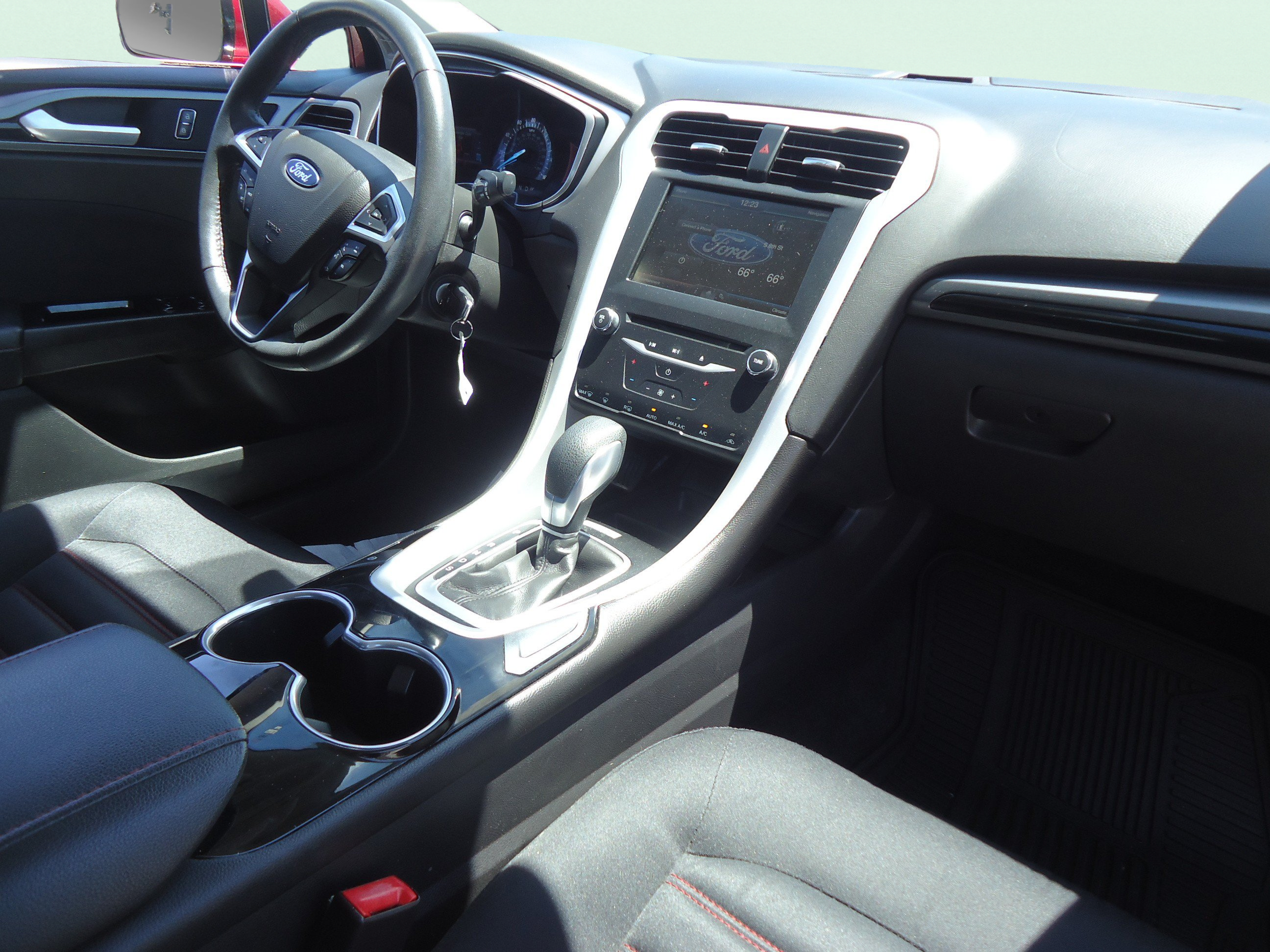 Used 2015 Ford Fusion SE FWD image 24