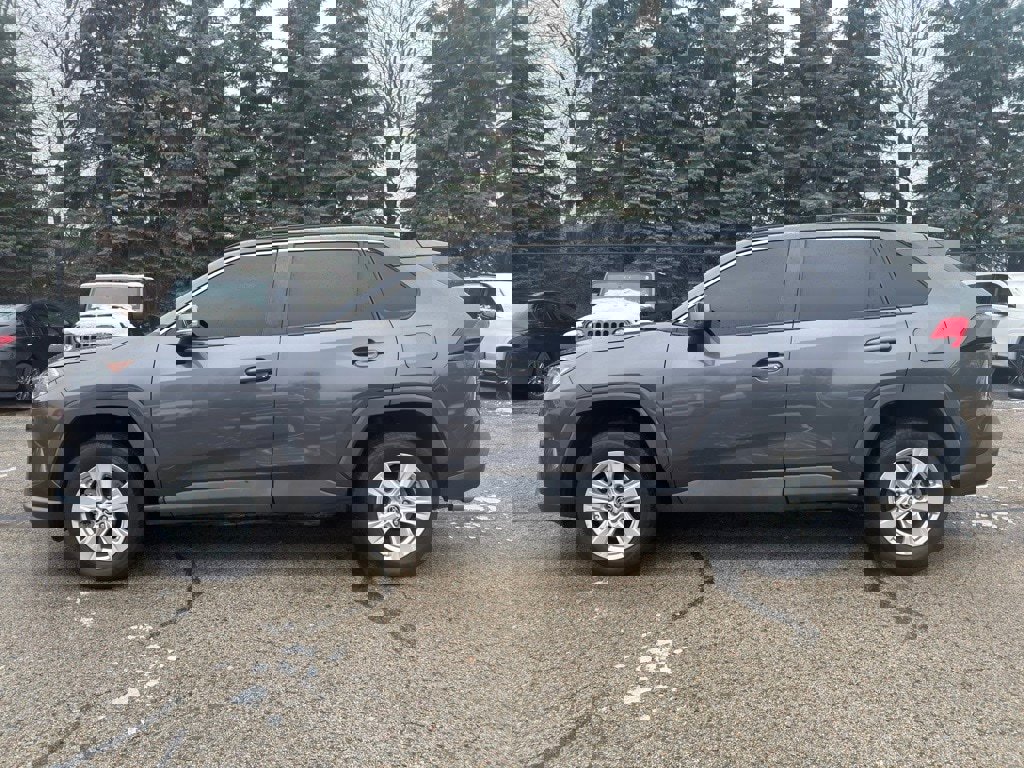 Used 2021 Toyota RAV4 XLE image 7