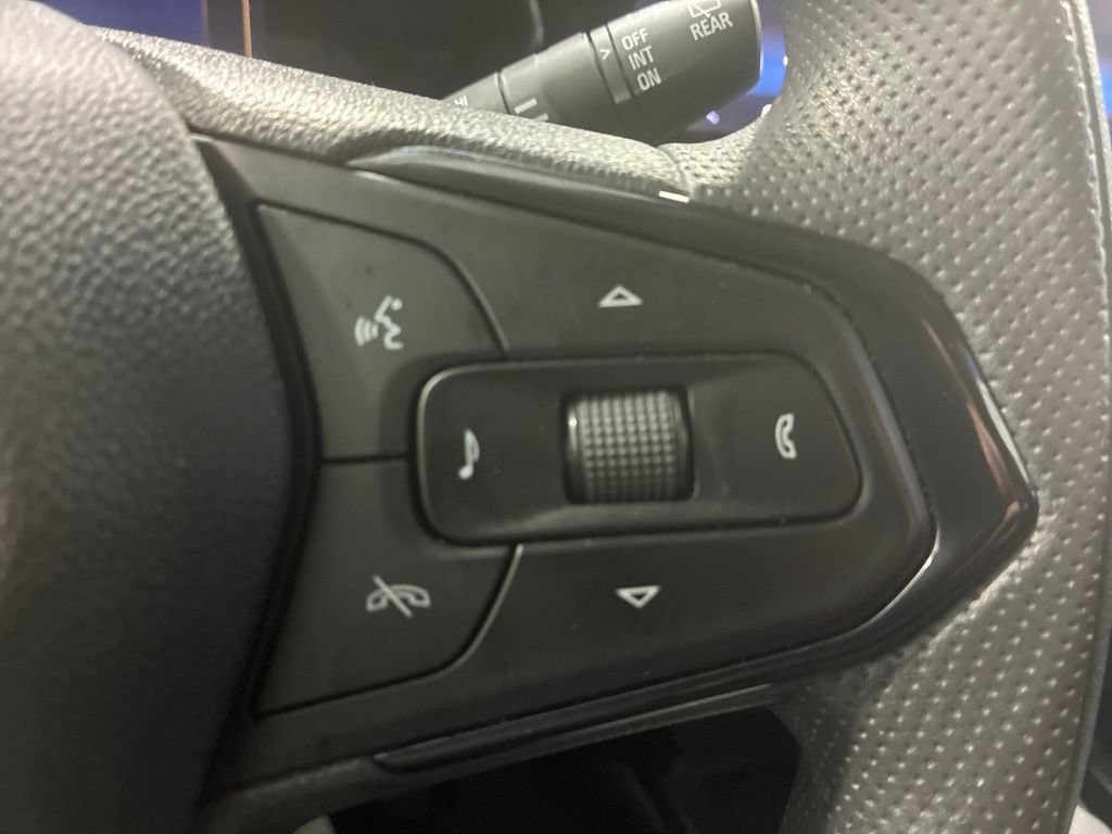 Used 2025 Chevrolet Trax LT FWD image 21