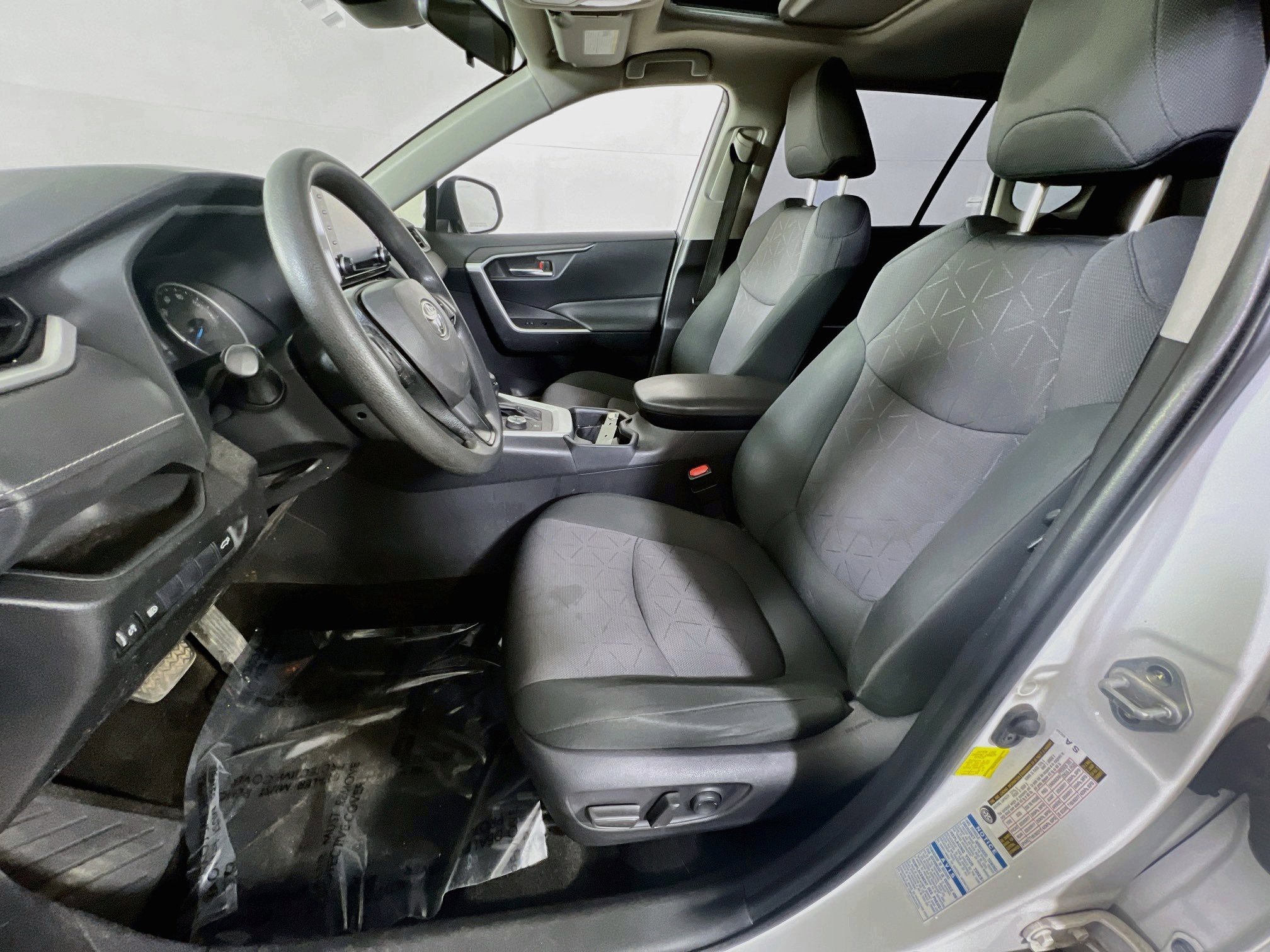 Used 2019 Toyota RAV4 XLE w/ Convenience Package image 19