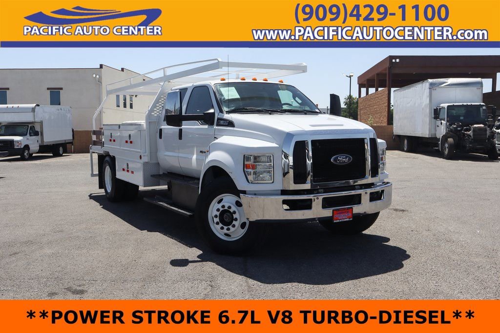Used 2016 Ford F650 2WD Crew Cab Super Duty image 1