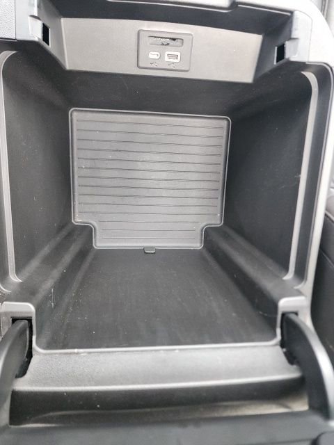 Used 2021 Chevrolet Suburban Z71 w/ Z71 Signature Package AWD/4WD image 37