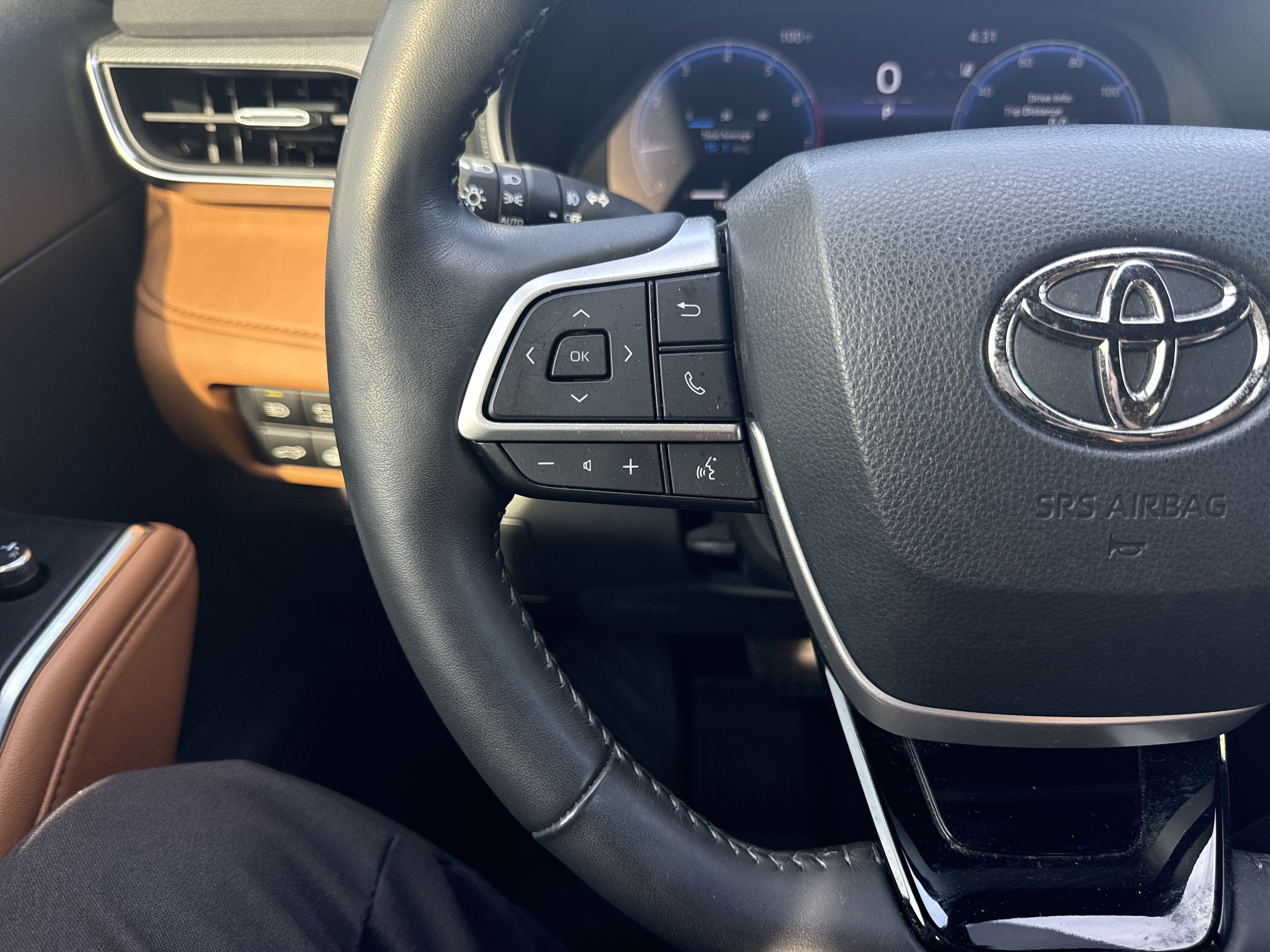 Used 2023 Toyota Highlander Platinum FWD image 24
