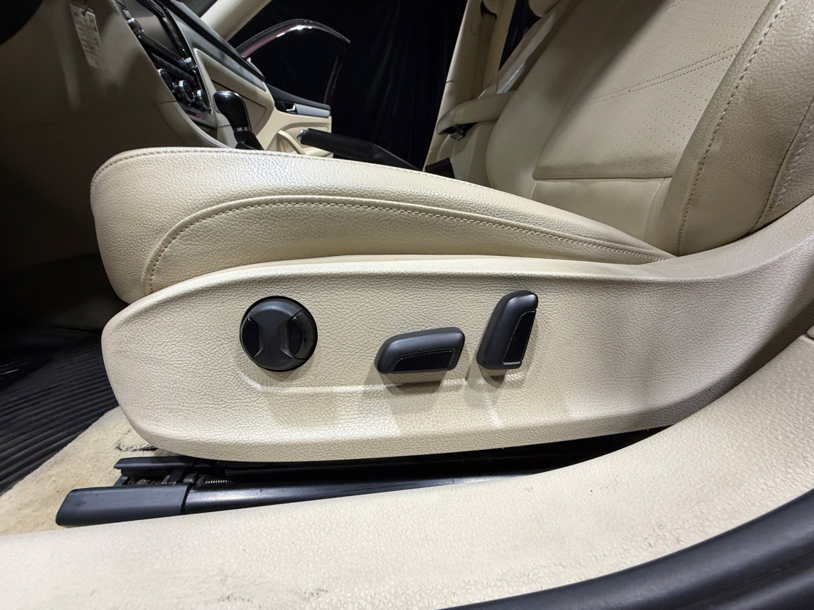 Used 2012 Volkswagen Passat 2.5 SE image 14