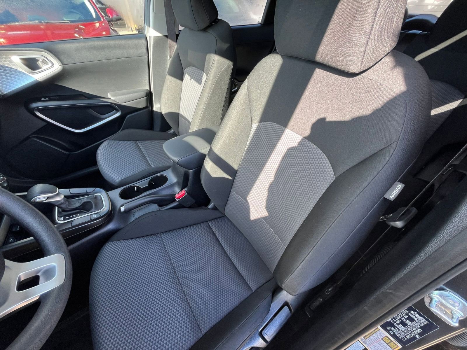 Used 2025 Kia Soul LX w/ LX Technology Package FWD image 36
