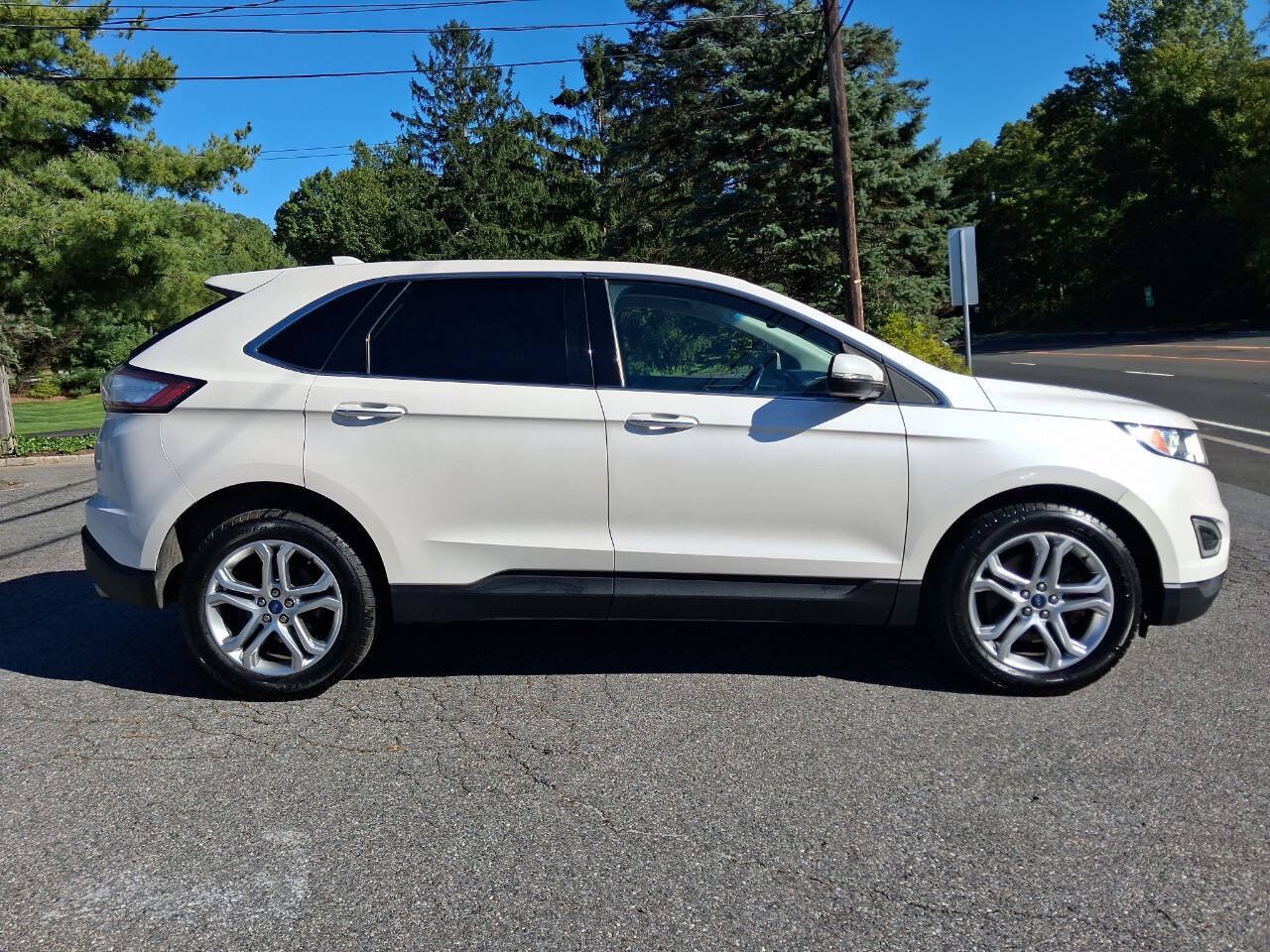 Used 2017 Ford Edge Titanium w/ Technology Package AWD/4WD image 8