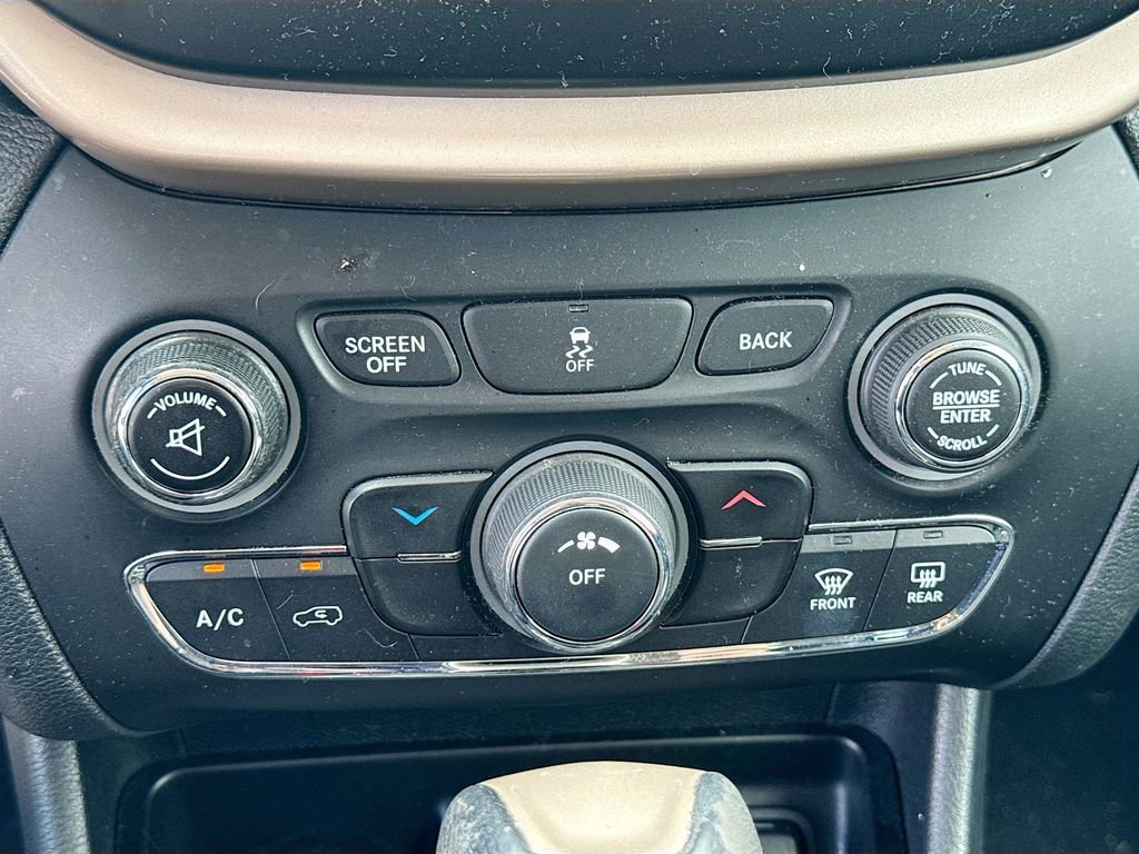 Used 2014 Jeep Cherokee Latitude AWD/4WD image 14