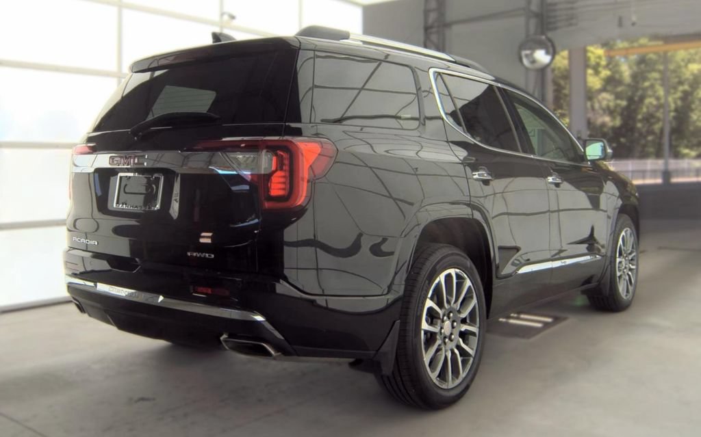 Used 2021 GMC Acadia Denali w/ Denali Ultimate Package AWD/4WD image 3