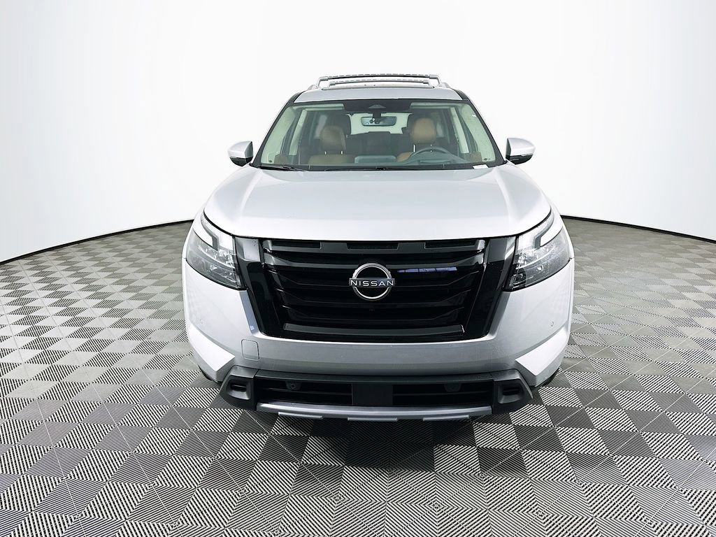 New 2025 Nissan Pathfinder Platinum w/ Black Appearance Package image 4