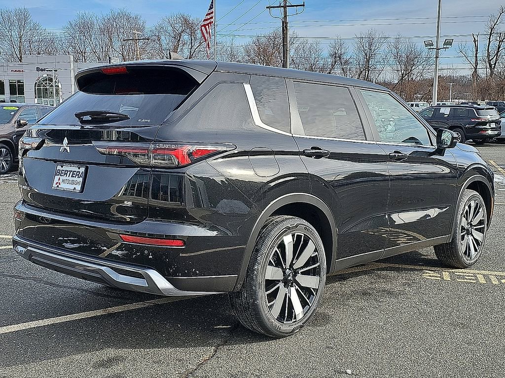 New 2026 Mitsubishi Outlander SE image 4