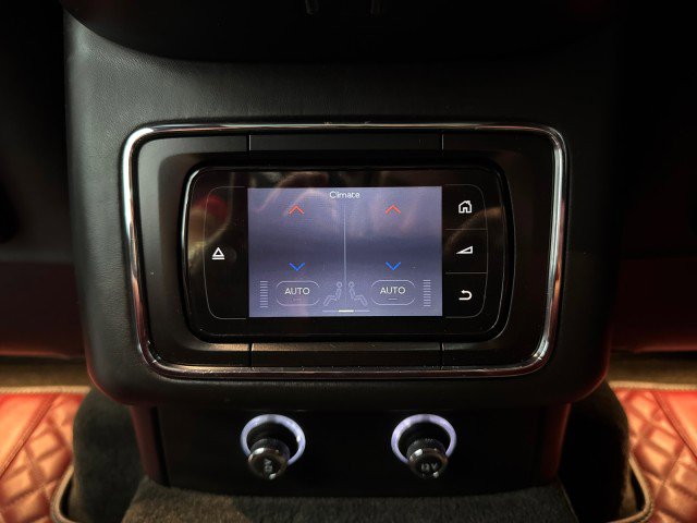 Used 2017 Bentley Bentayga image 59